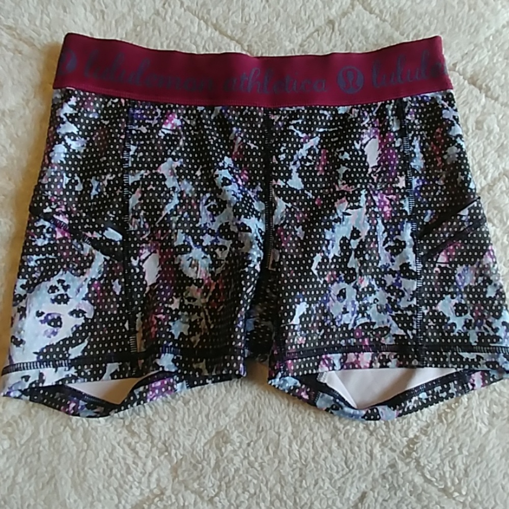 Lululemon athletica What the Sport Shorts Size 6